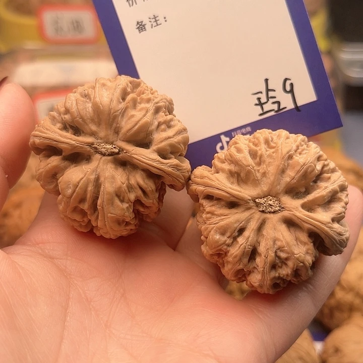 文玩核桃吊坠L****。文玩核桃把件9