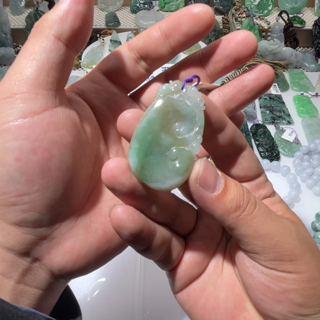 翡翠颈饰未镶嵌天然