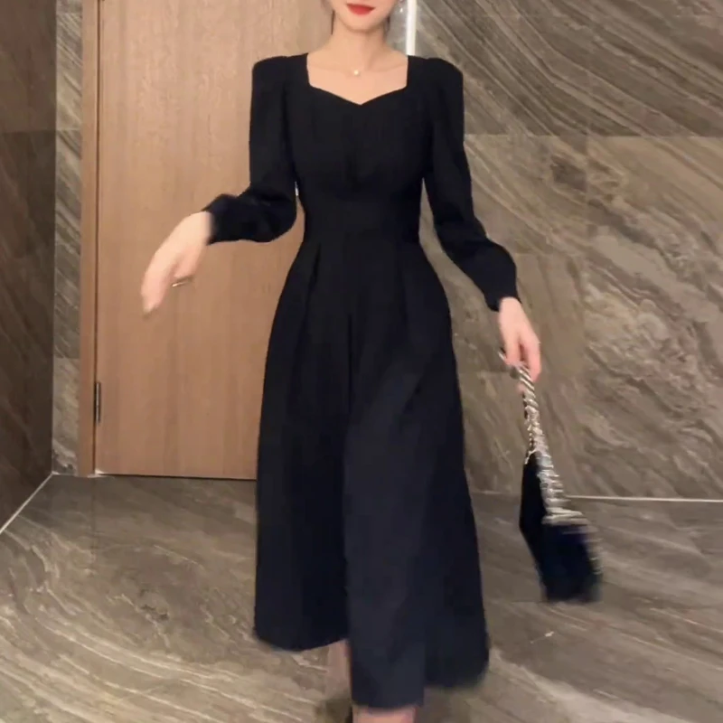 早秋新款法式气质连衣裙大码女装赫本风时尚小黑裙长袖绑带修身裙