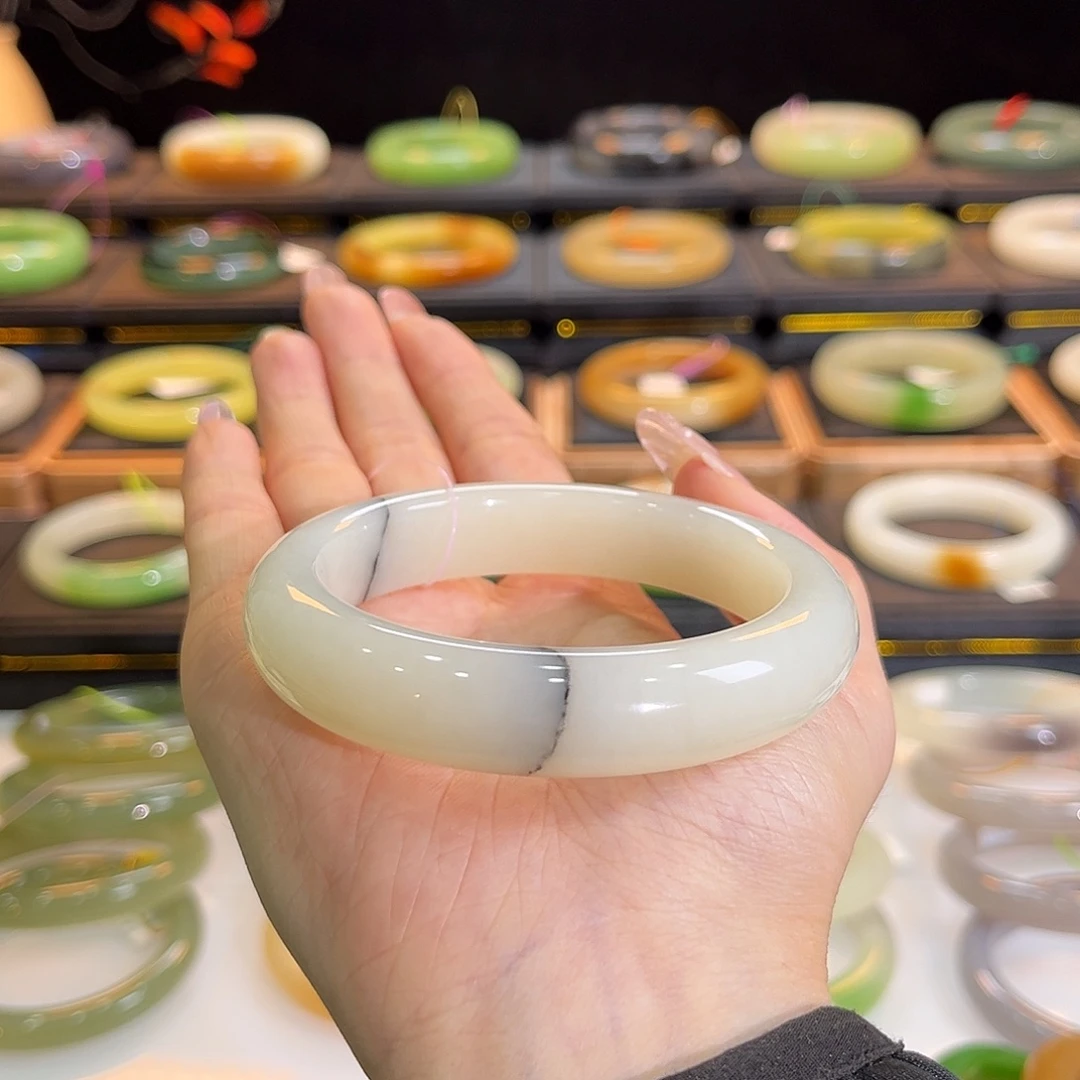 和田玉未镶嵌手镯白底青花