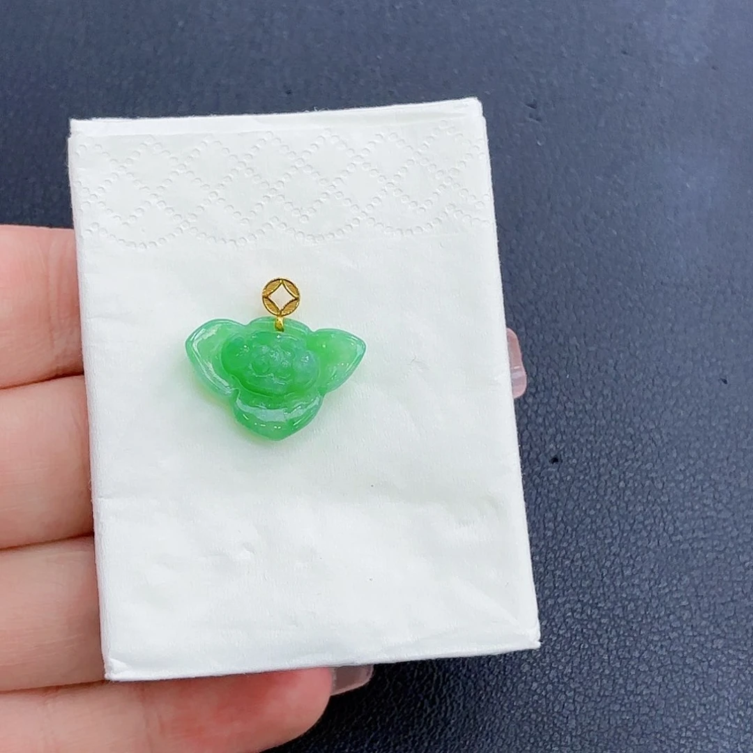 翡翠18K金镶嵌颈饰莲花吊坠