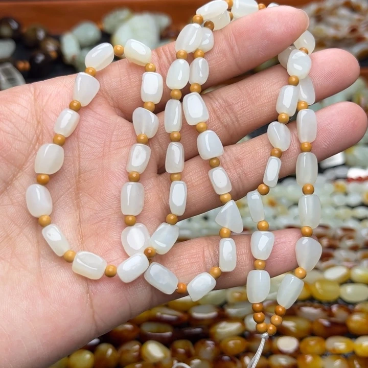 和田玉颈饰未镶嵌