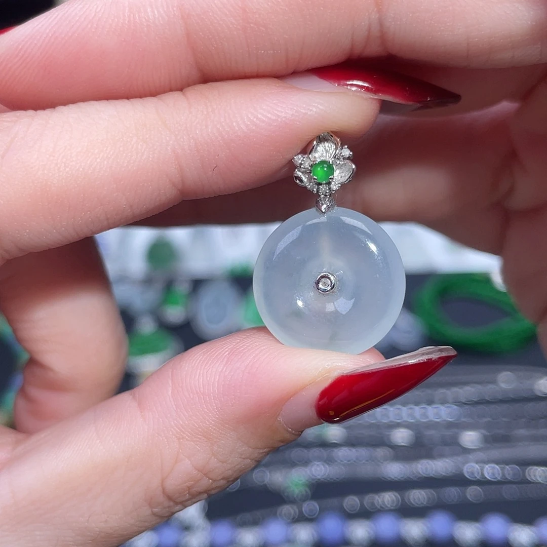 翡翠18K金镶嵌颈饰