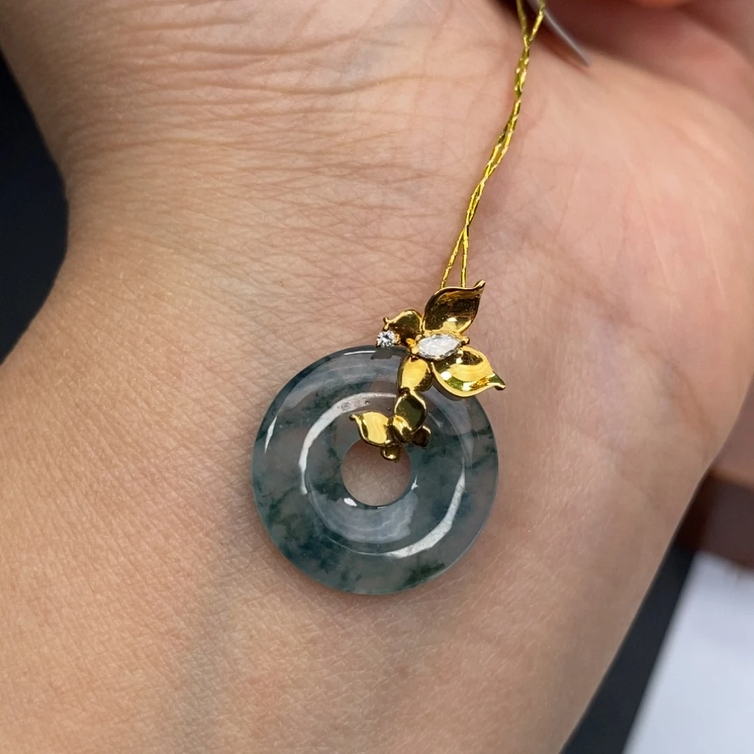 翡翠18K金镶嵌颈饰