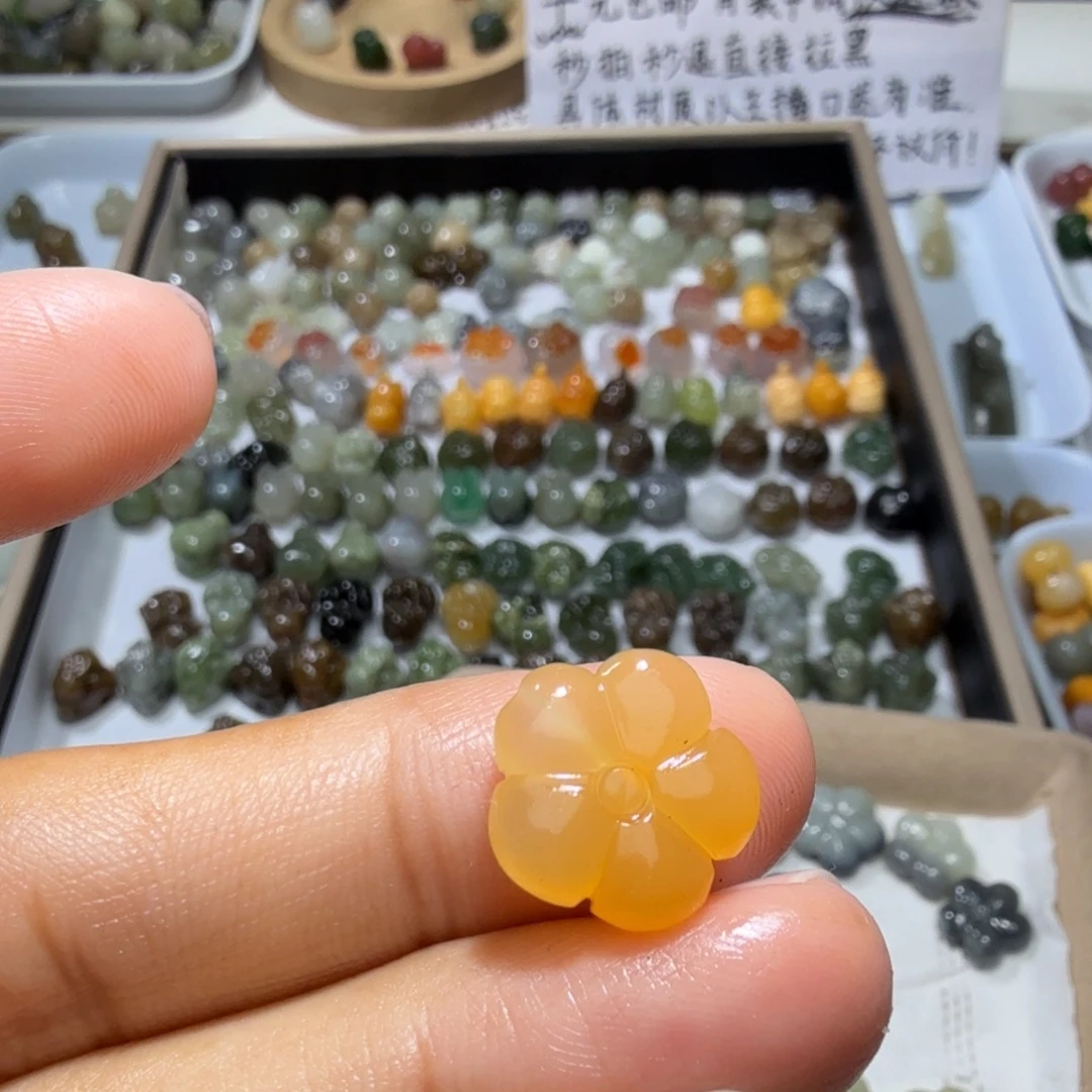 静***仔和田玉未镶嵌珠宝奇石