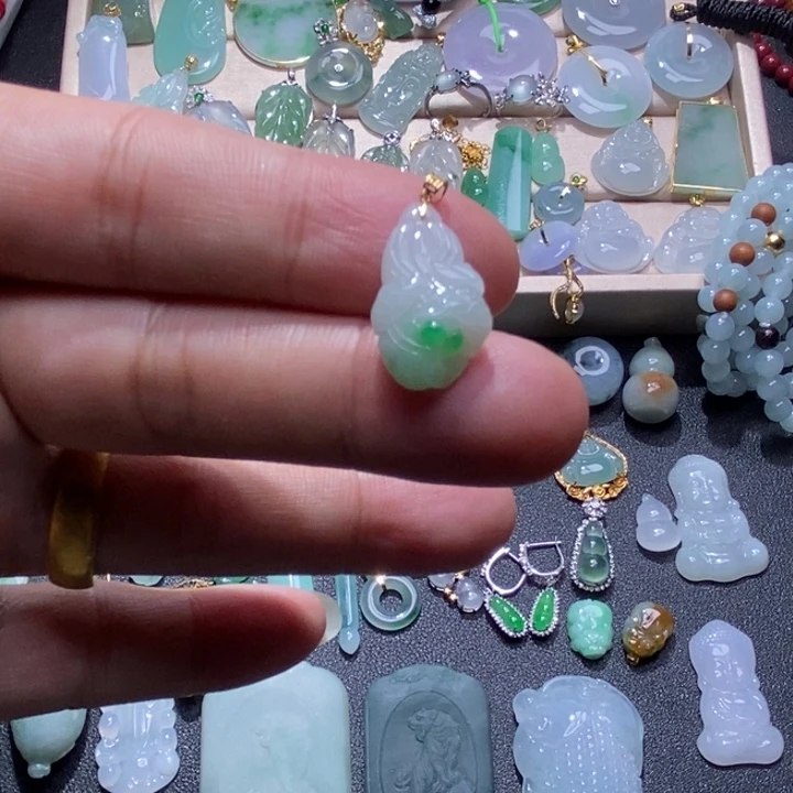 翡翠18K金镶嵌颈饰天然缅甸翡翠A货