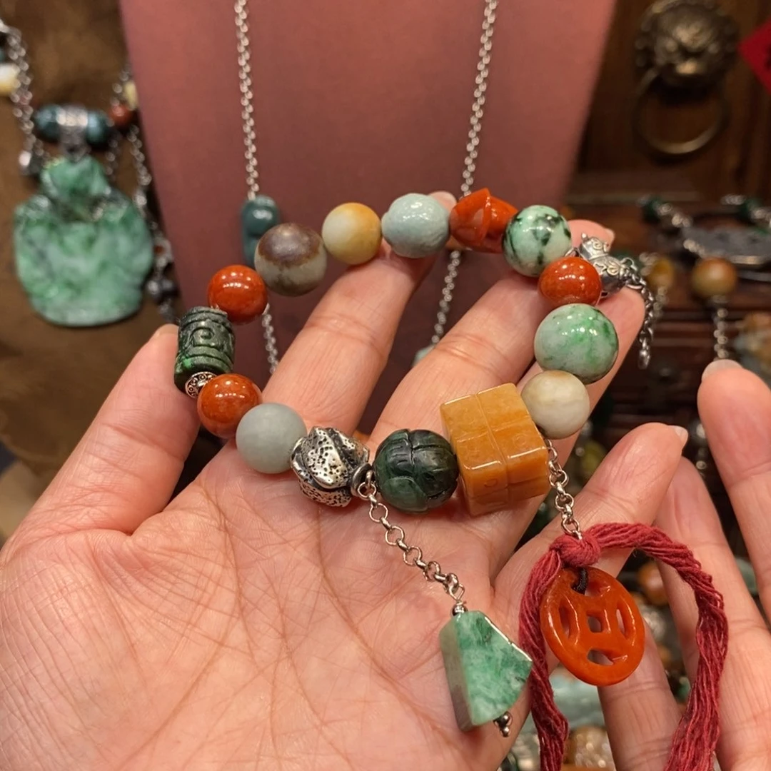 翡翠吊坠(赠链)未镶嵌