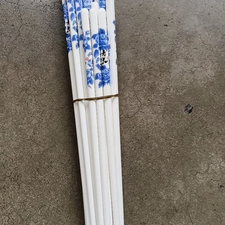 陶瓷盘子碗啥都有