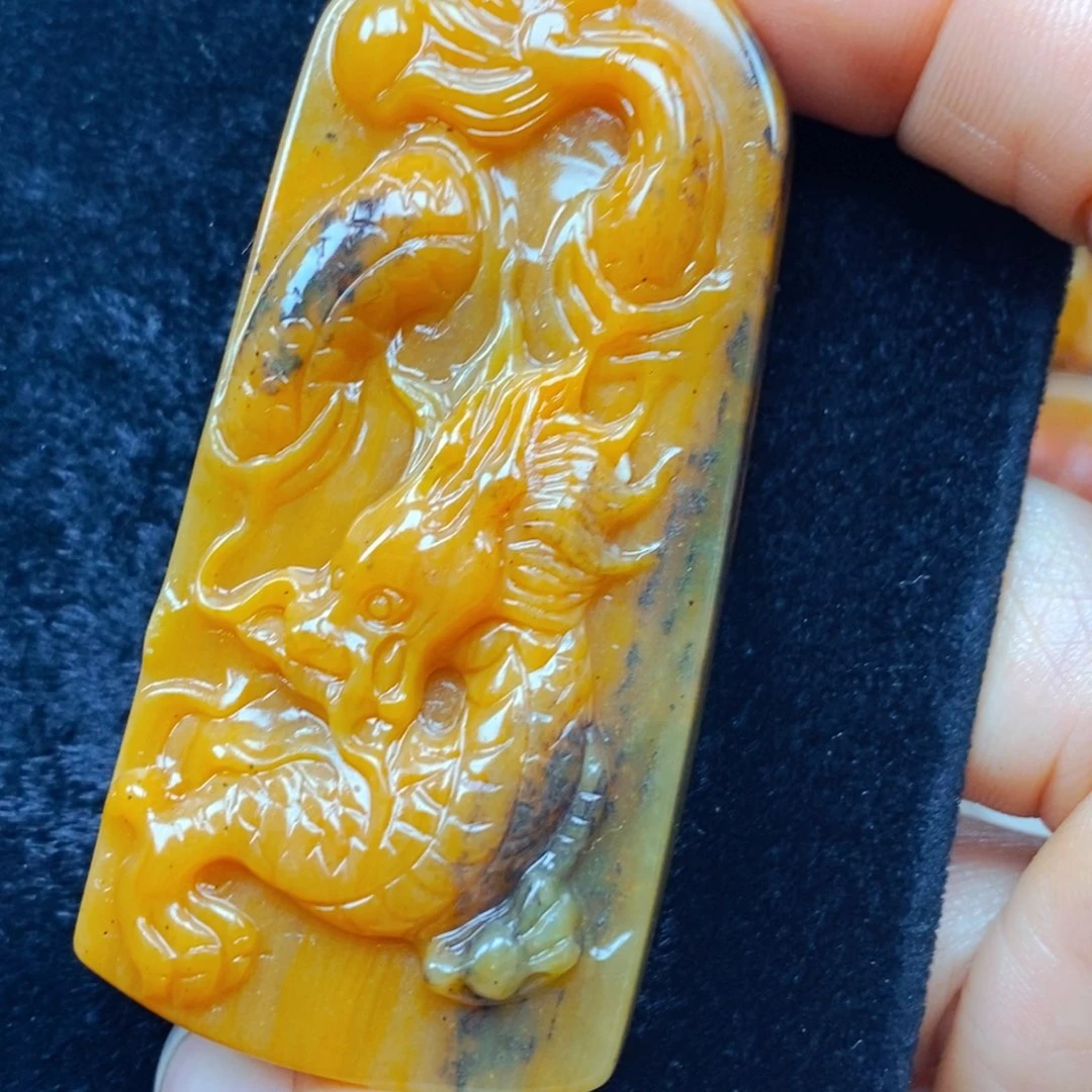 未镶嵌石英质玉（黄龙玉）颈饰