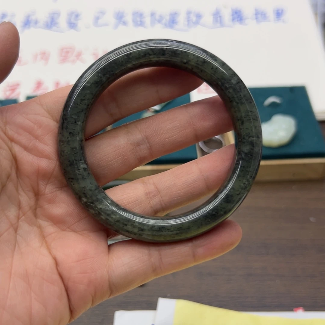 和田玉未镶嵌手镯57.4圈围549