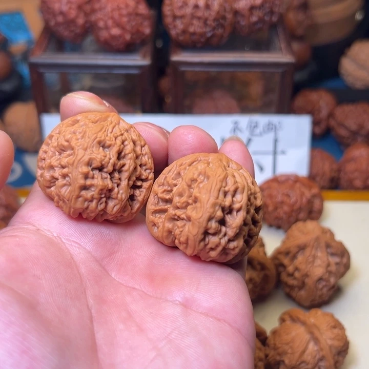 李***李桃核吊坠哈哈哈哈哈