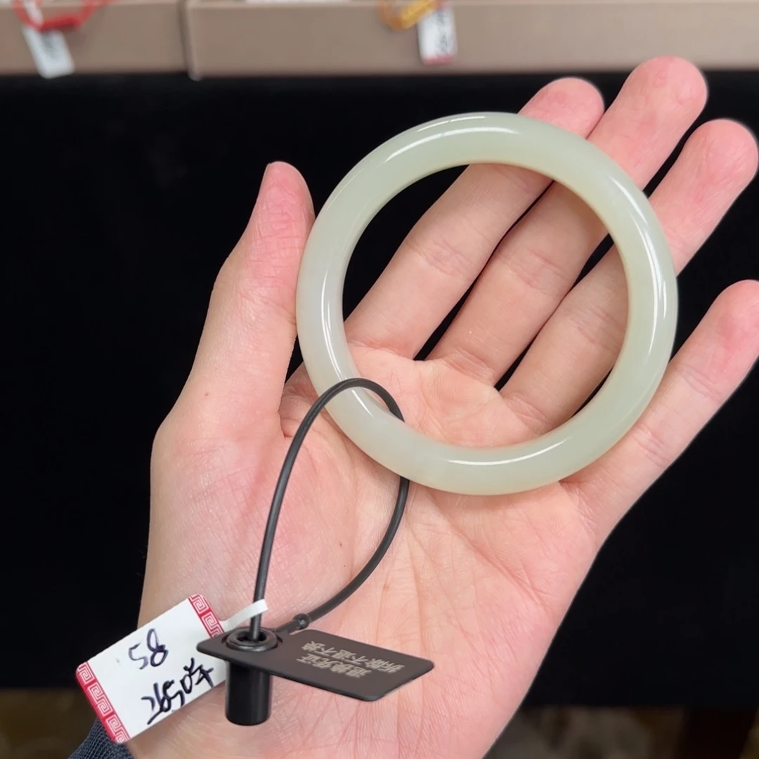 和田玉未镶嵌手镯58