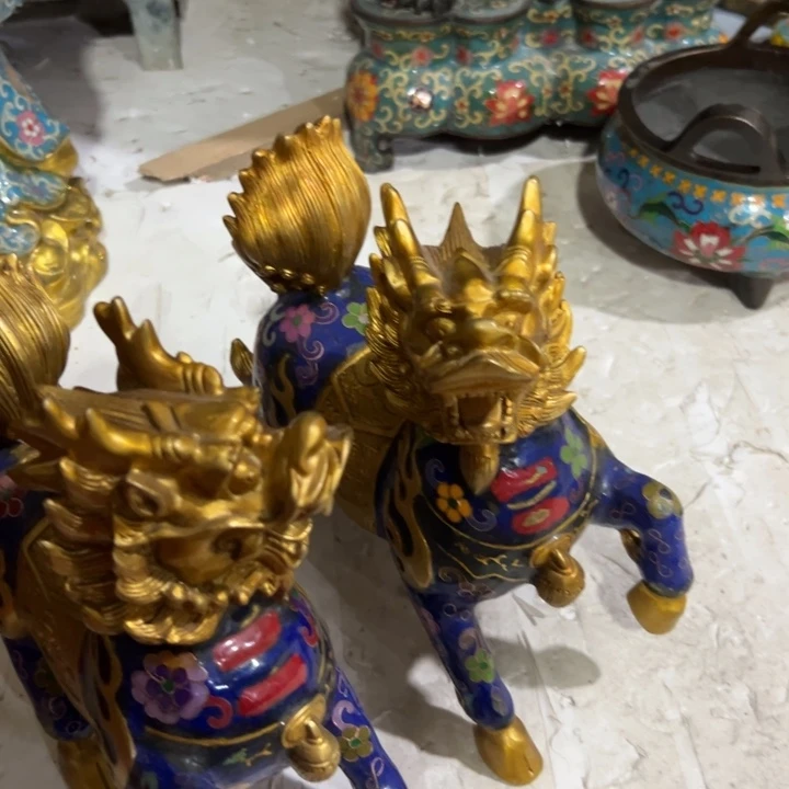 润***)摆件。