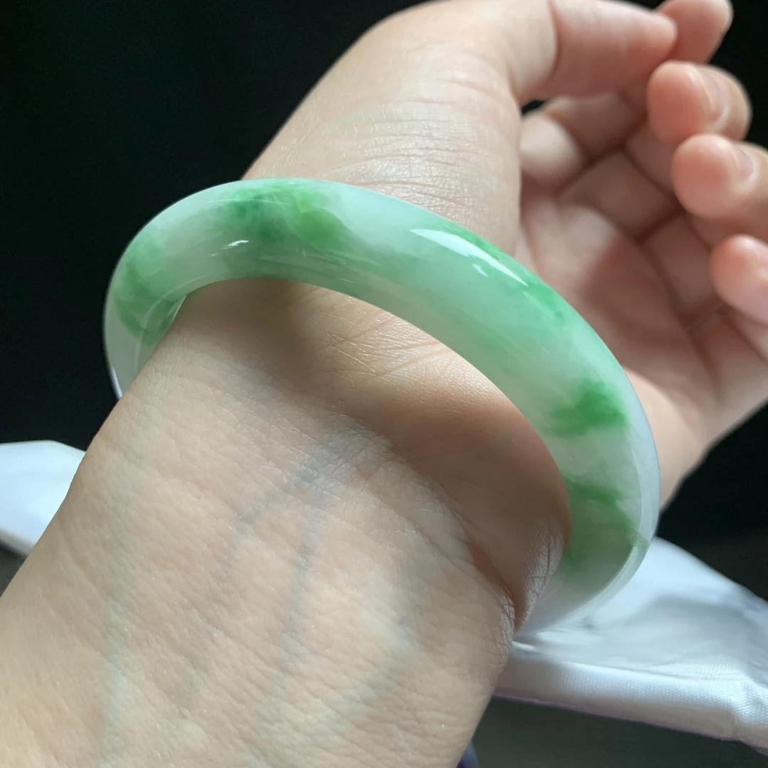 56圈口飘阳绿缅甸翡翠手镯6003有纹皮扣56-10.7-8.6飘绿花平安镯