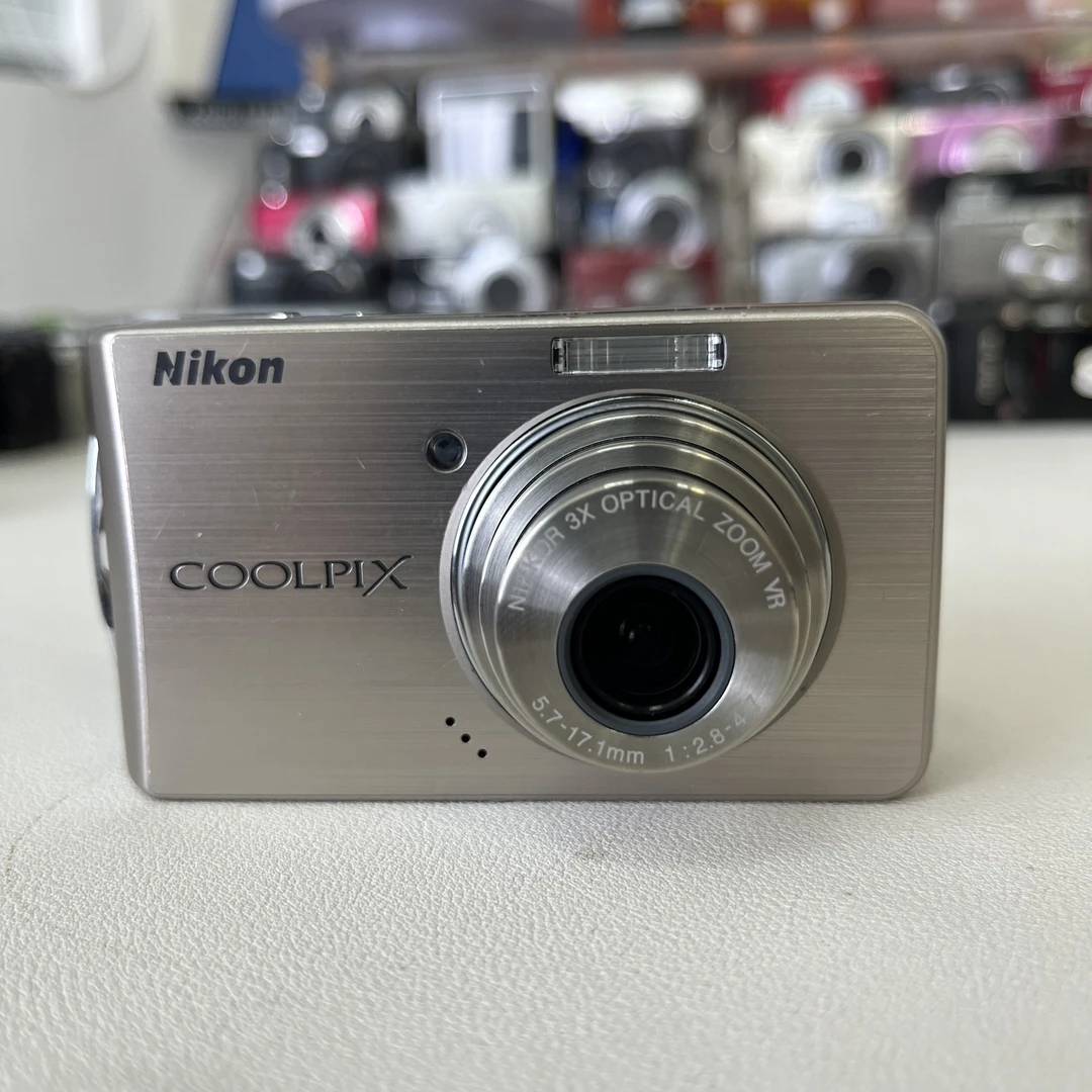 8新 Nikon/尼康 S520日英文 810w像素3倍变焦 配齐缺底部软胶塞