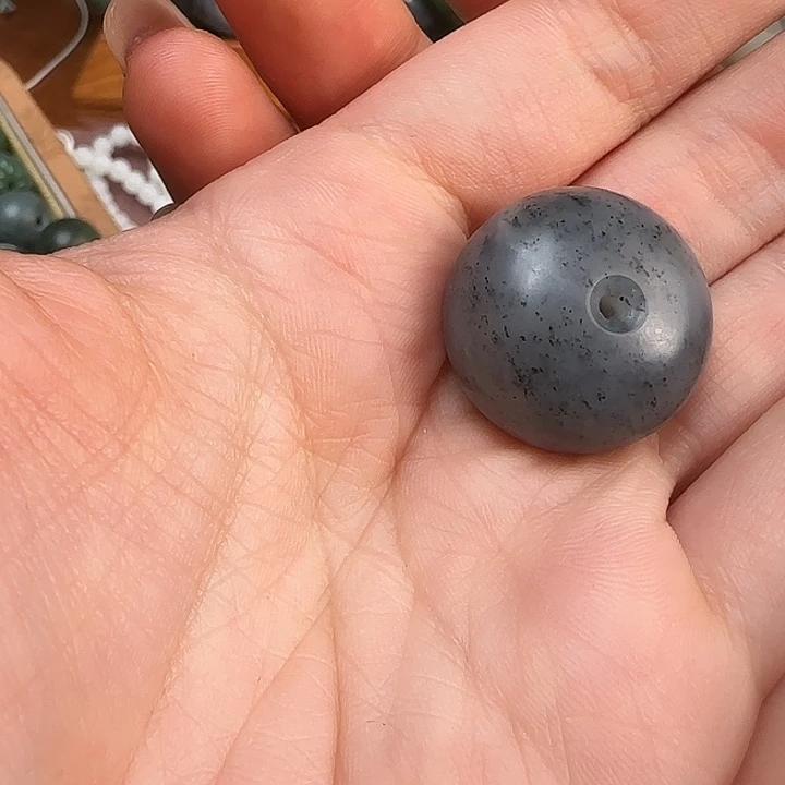 和田玉珠子未镶嵌椒**铁