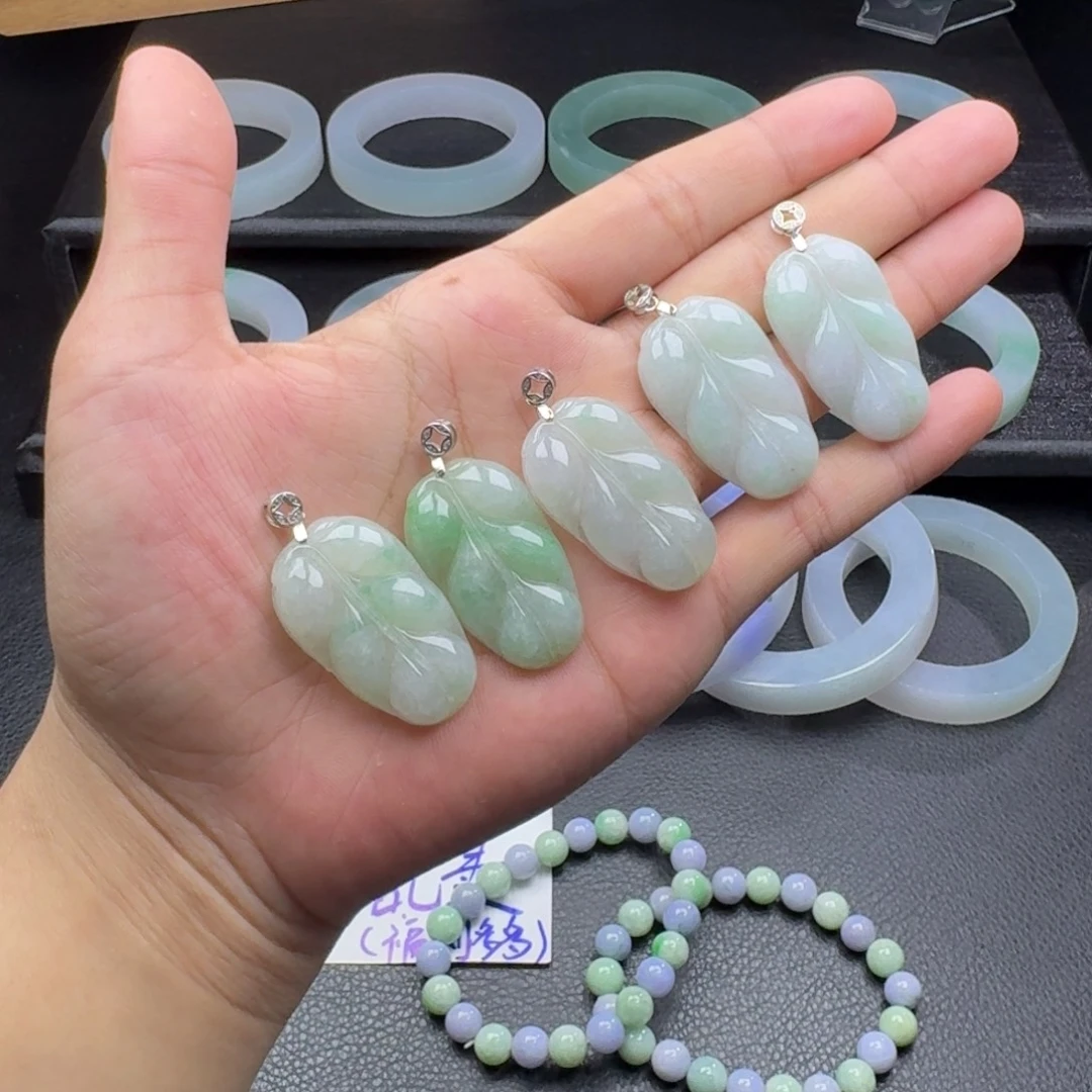 翡翠未镶嵌颈饰多样性发货一个