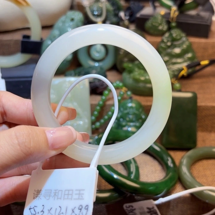 未镶嵌手镯和田玉