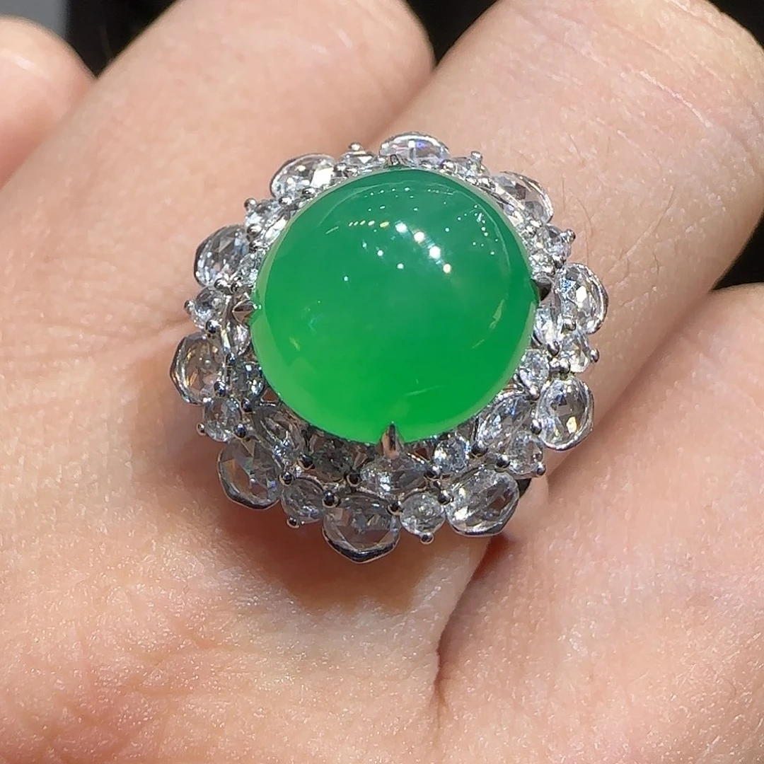 翡翠18K金镶嵌戒指蛋面