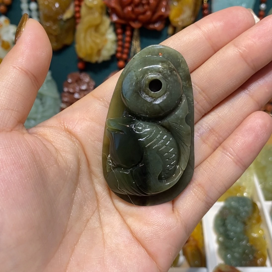 蛇纹石玉未镶嵌颈饰