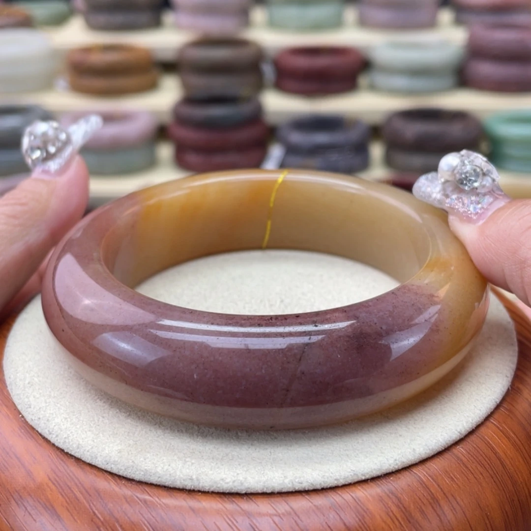 【闪购商品】石英质玉手镯未镶嵌一**伴