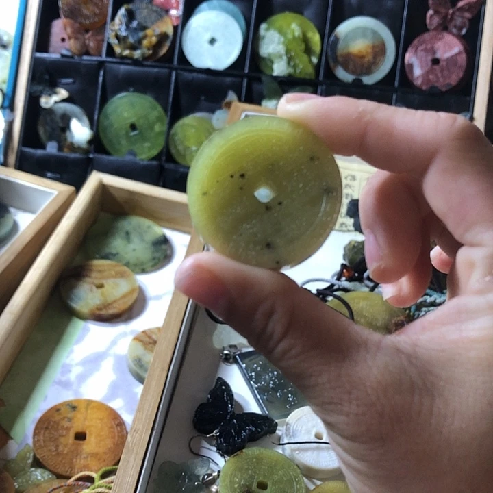 岫玉未镶嵌岫玉挂件