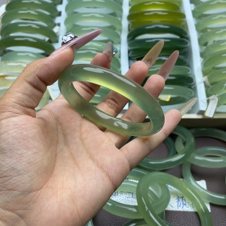 盼***包未镶嵌蛇纹石玉手镯