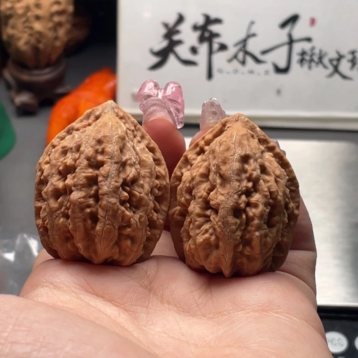 V***部文玩核桃把件白云88