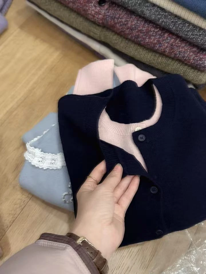 七言家巨好看  #藏青假两件撞色软糯毛衣开衫005@