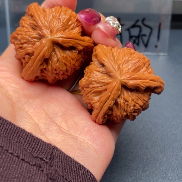 家***锁文玩核桃吊坠白狮子