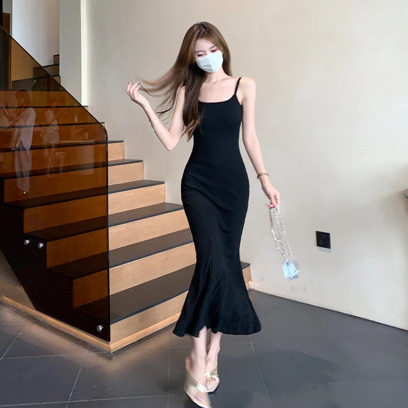 黑色鱼尾裙吊带高级感裙子女款2025新款包臀裙夏天修身后妈连衣裙