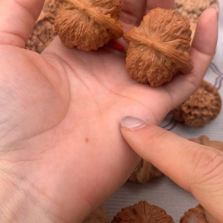 爱***毛把件文玩核桃血麒麟