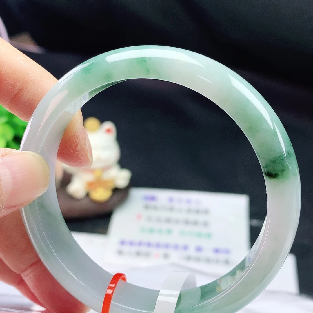 翡翠手镯未镶嵌58圈