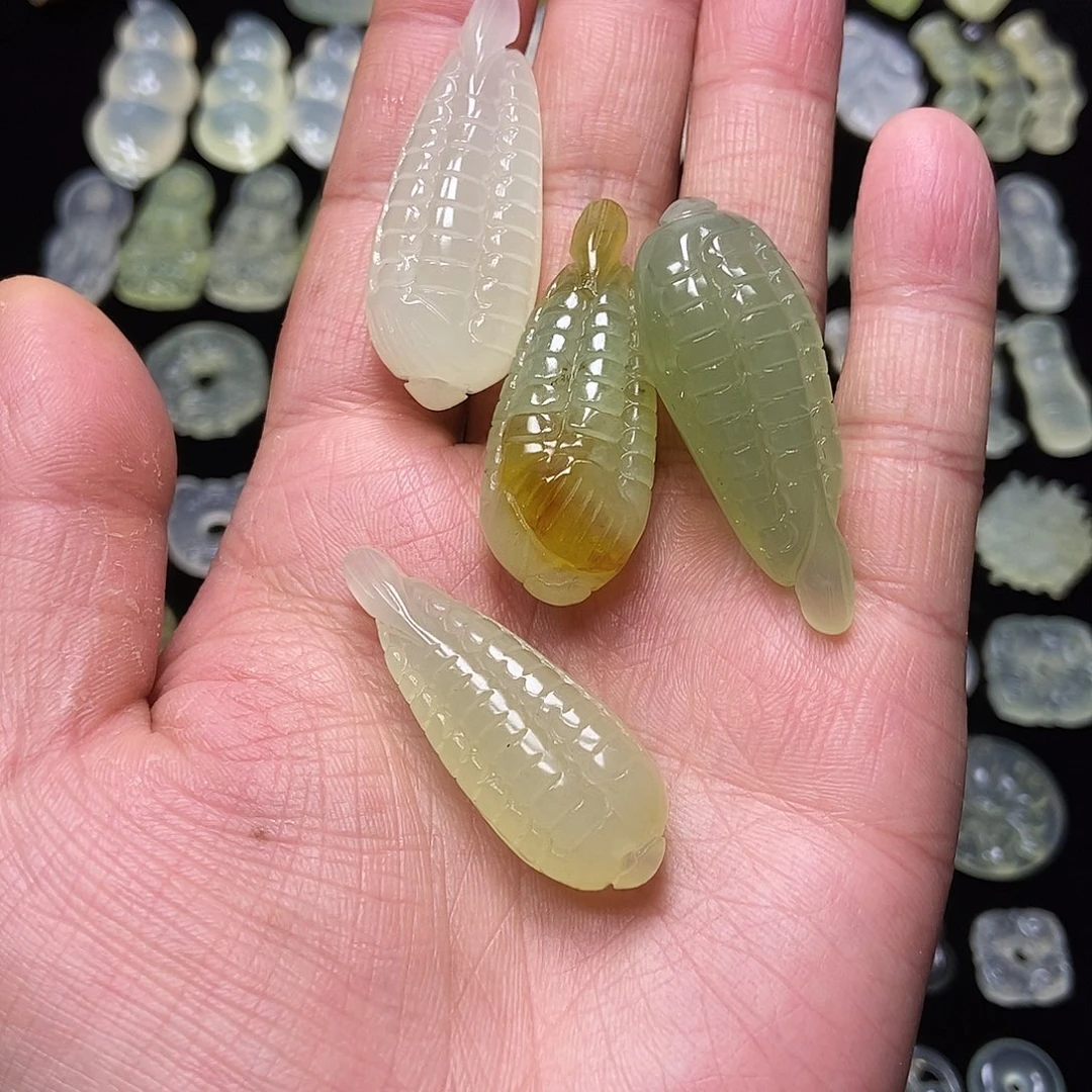 蛇纹石玉未镶嵌颈饰