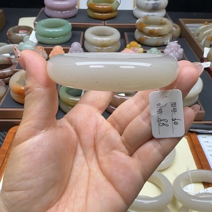 石英岩玉未镶嵌手镯