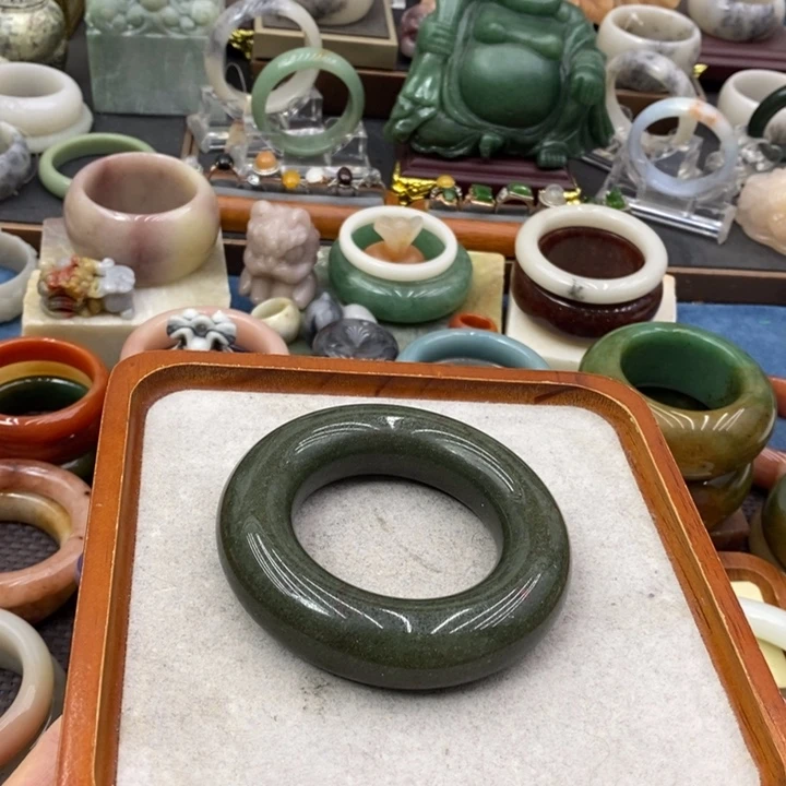 石英质玉未镶嵌手镯