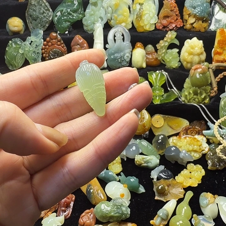 蛇纹石玉未镶嵌颈饰