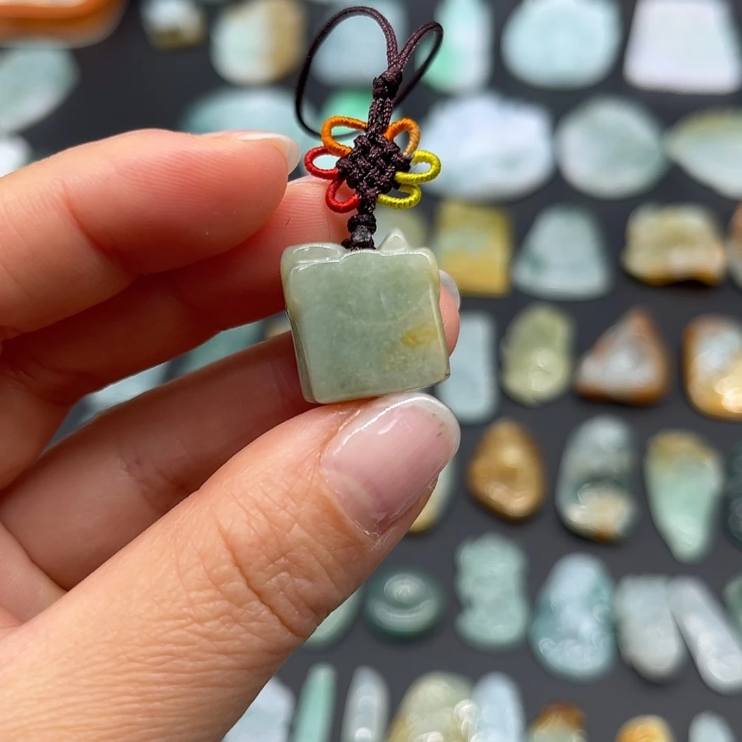 【闪购商品】翡翠颈饰未镶嵌礼盒