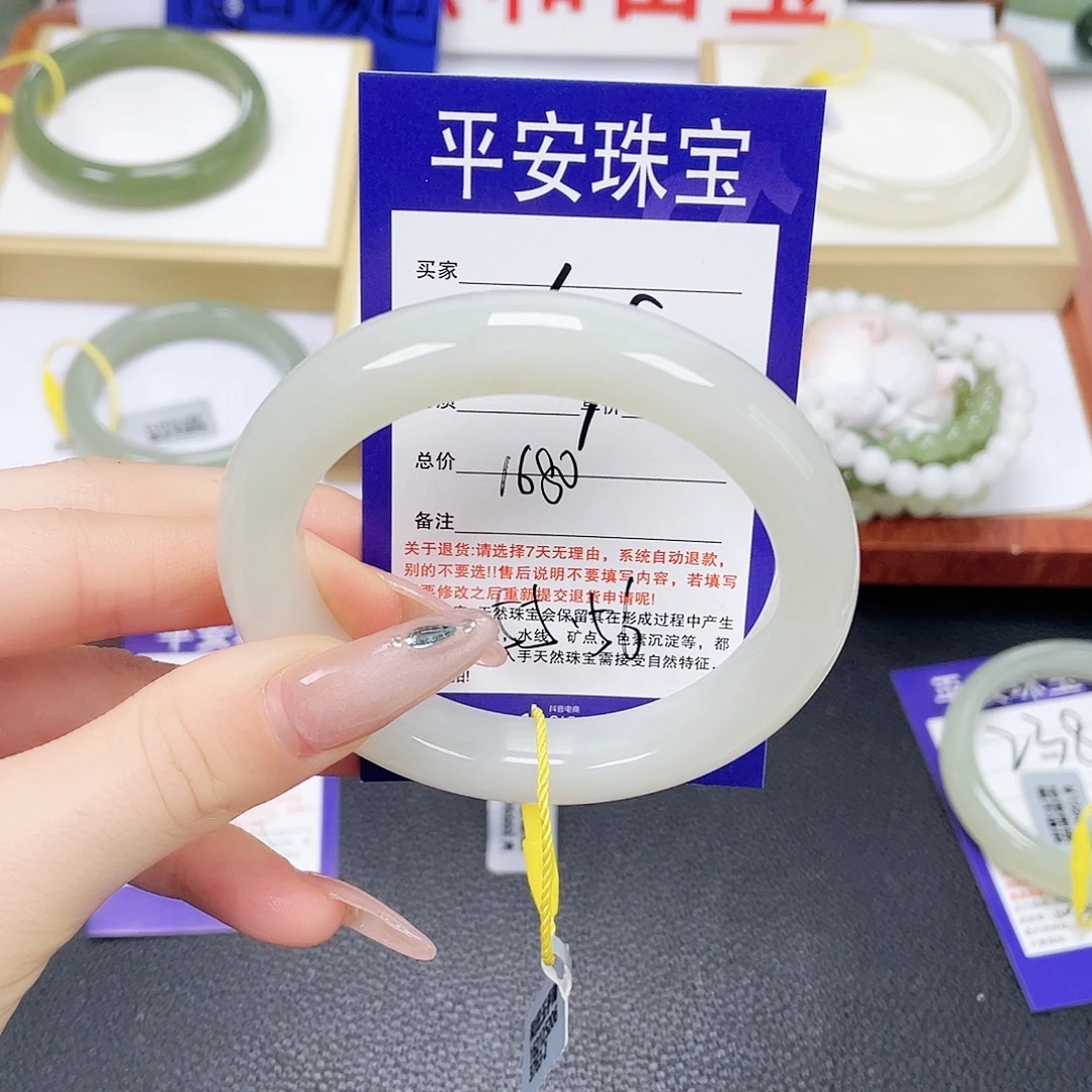 和田玉未镶嵌手镯