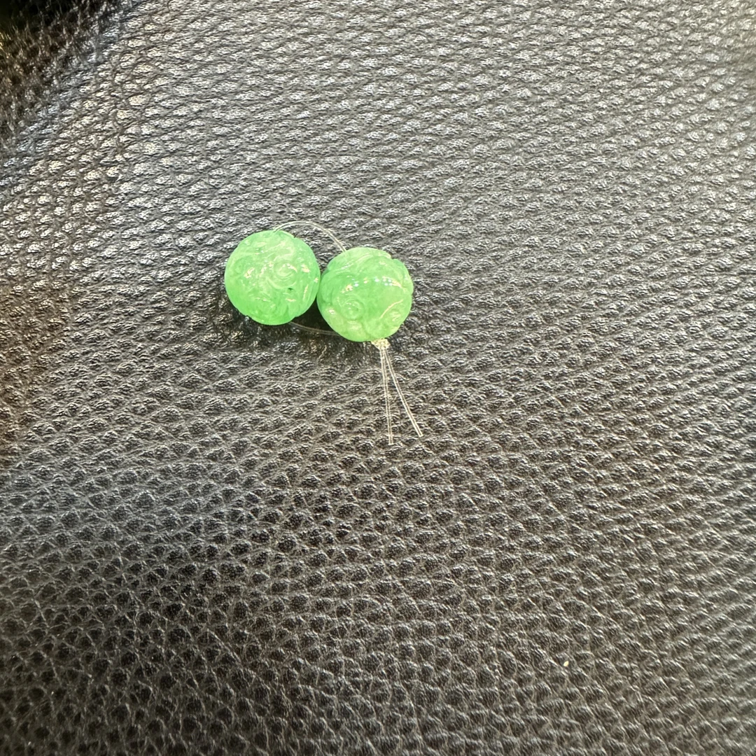 缅甸翡翠如意珠子一对
