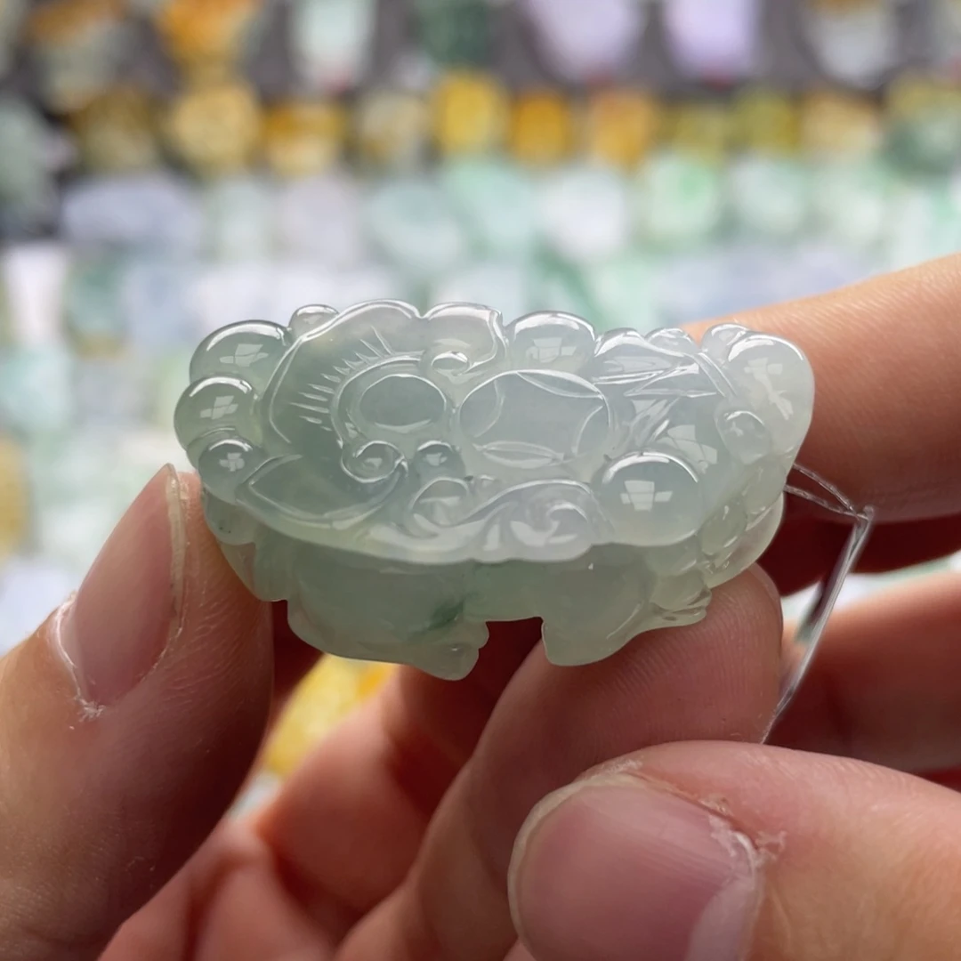 翡翠颈饰未镶嵌貔貅