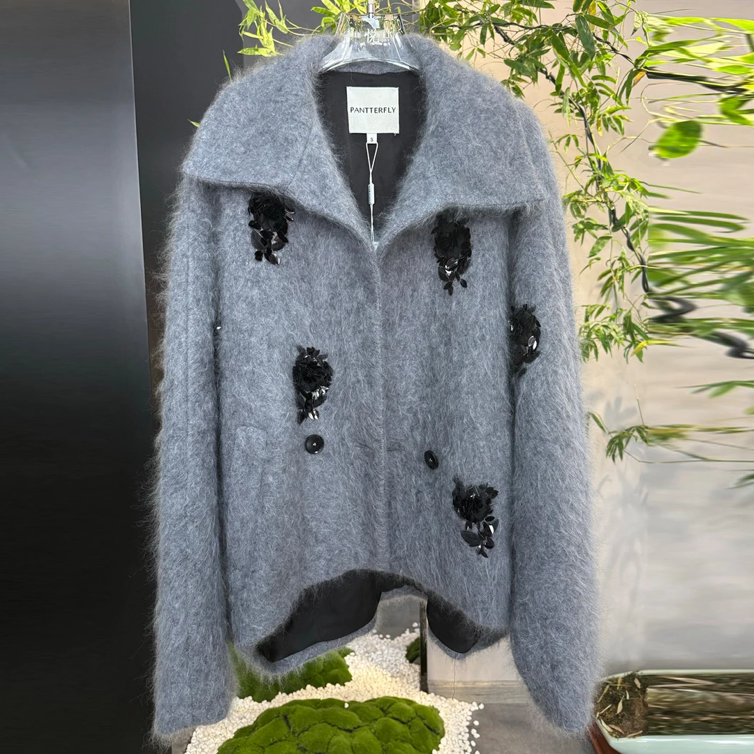 设计师品牌PANTTERFLY潘特  25AW 新款百搭阔版灰色翻领钉珠外套