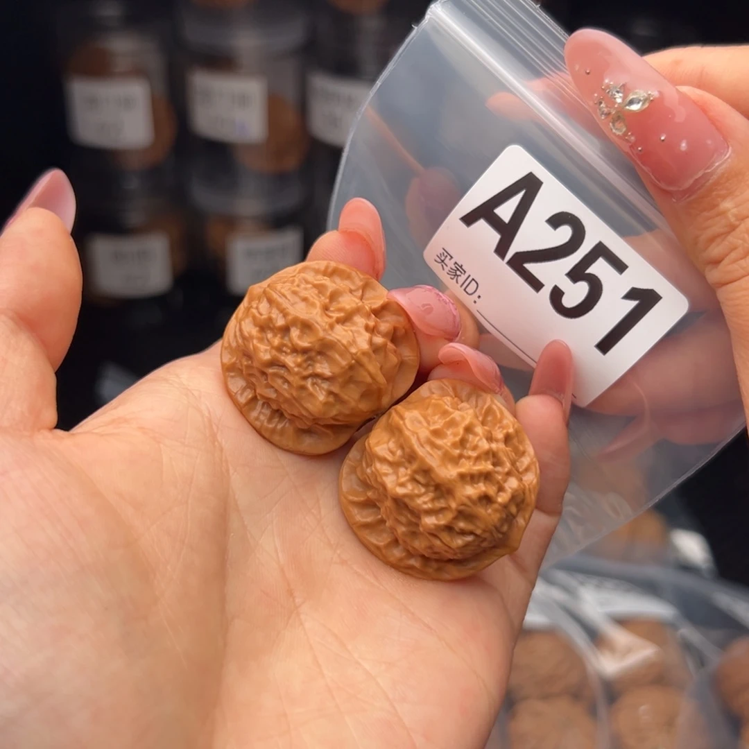 文玩核桃吊坠瓷娃娃31