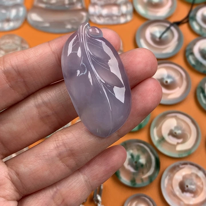 翡翠挂件未镶嵌….