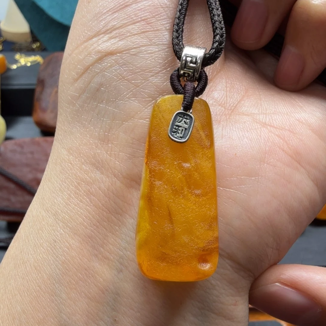 琥珀吊坠(赠链)未镶嵌