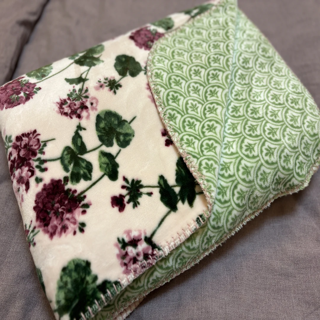 绣球花卧室沙发毯休闲毯毛绒毯午睡毯冬季高克重云绒盖毯