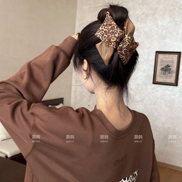 豹纹皮革撞色～秋冬韩系复古气质磨毛豹纹皮面女后脑勺鲨鱼夹大号