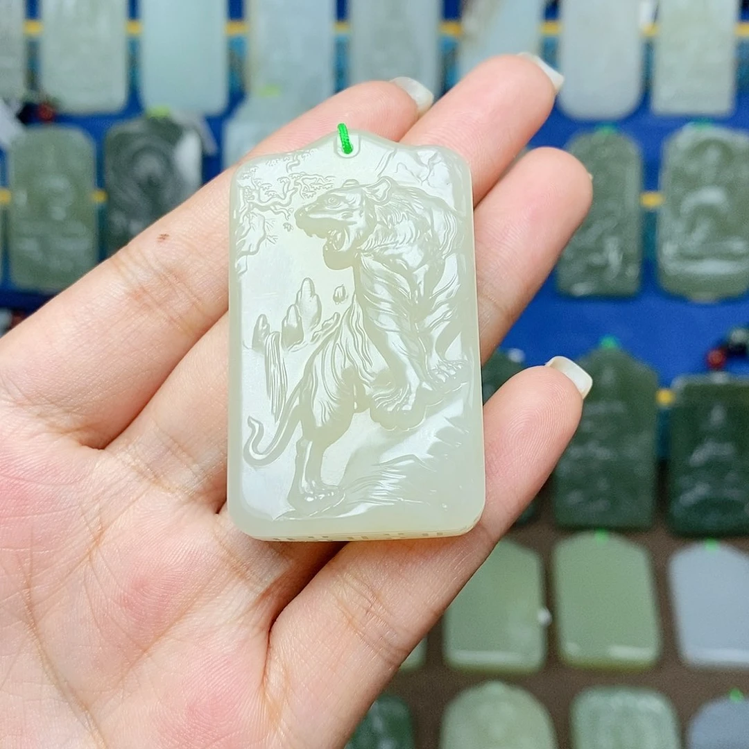 【闪购商品】颈饰未镶嵌和田玉