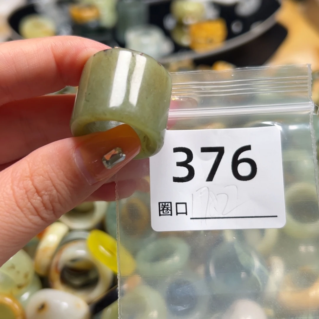 胡***哥蛇纹石玉未镶嵌戒指