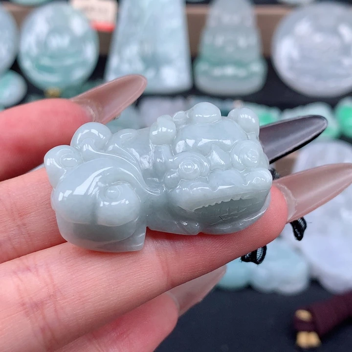 颈饰未镶嵌翡翠貔貅